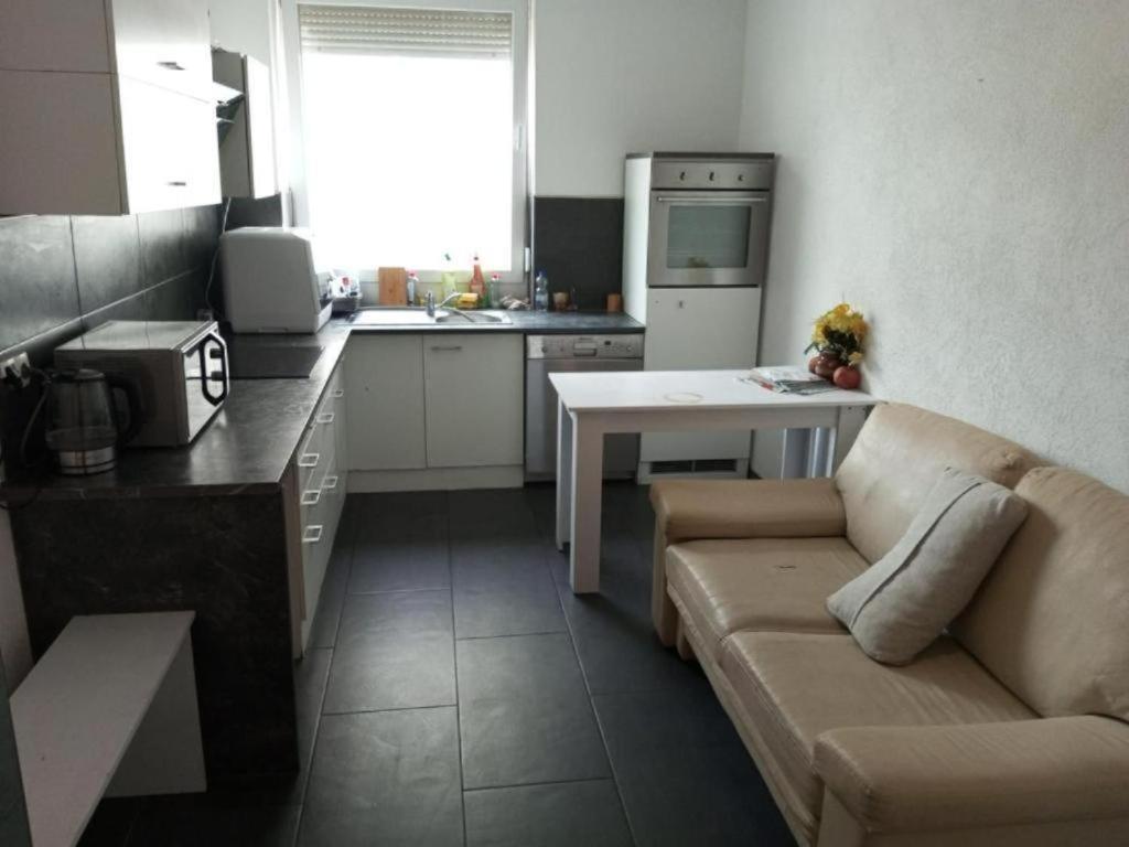 Gemuetliches Lisa Zimmer Mit Gemeinschaftskueche Heilbronn Zentrum Esterno foto