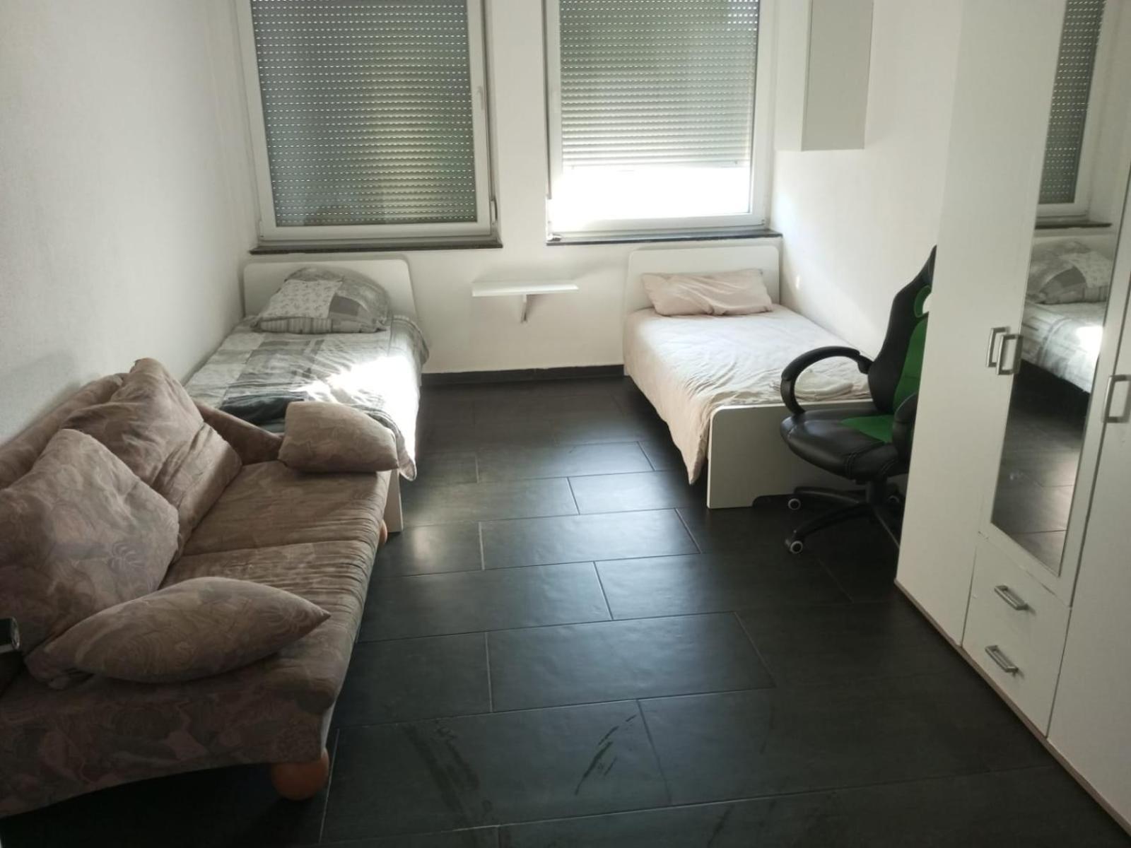 Gemuetliches Lisa Zimmer Mit Gemeinschaftskueche Heilbronn Zentrum Esterno foto
